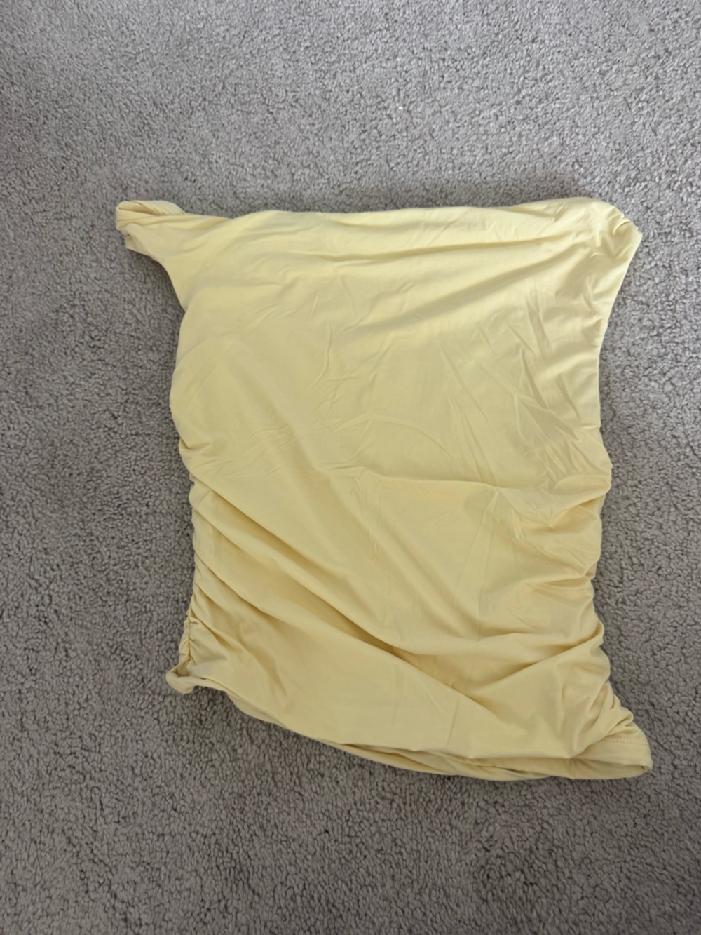 Suuksess Butter Yellow Ruched One Sleeve Off the Shoulder Top Small